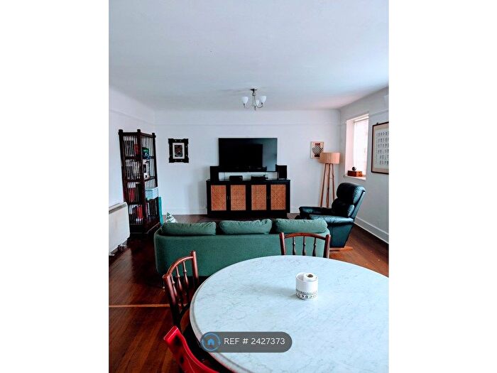 3 Bedroom Flat To Rent In Chiswick, London, W4