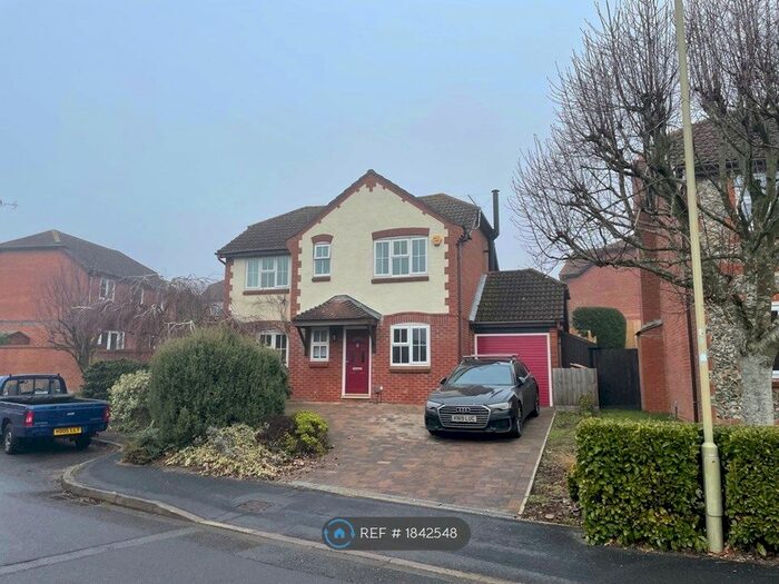 4 Bedroom Detached House To Rent In Campion Drive, Romsey, SO51