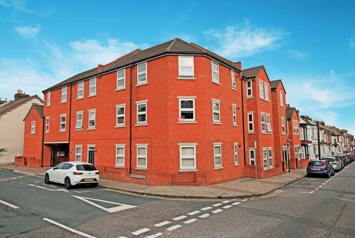 2 Bedroom Flat To Rent In Randolph Road, Gillingham, ME7