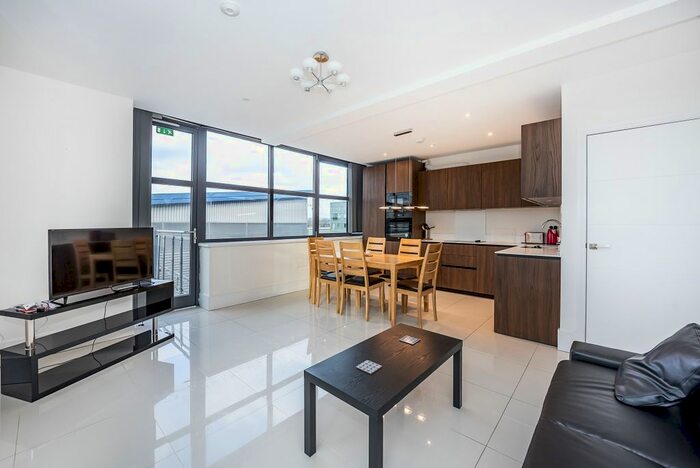 2 Bedroom Flat To Rent In West Gate, London, W5