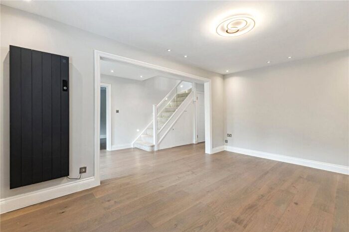 5 Bedroom Detached House For Sale In Sandy Lane, Chobham, Surrey, GU24
