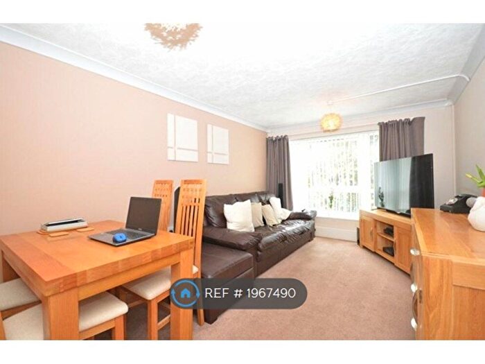 2 Bedroom Flat To Rent In Meynell Heights, Leeds, LS11