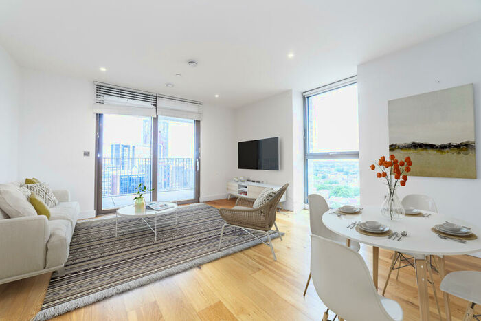 2 Bedroom Apartment To Rent In Caithness Walk, Croydon, CR0