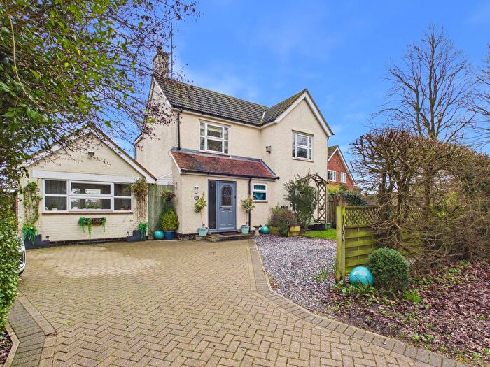 4 Bedroom Detached House For Sale In Chalkshire Road, Butlers Cross, Wendover, HP17