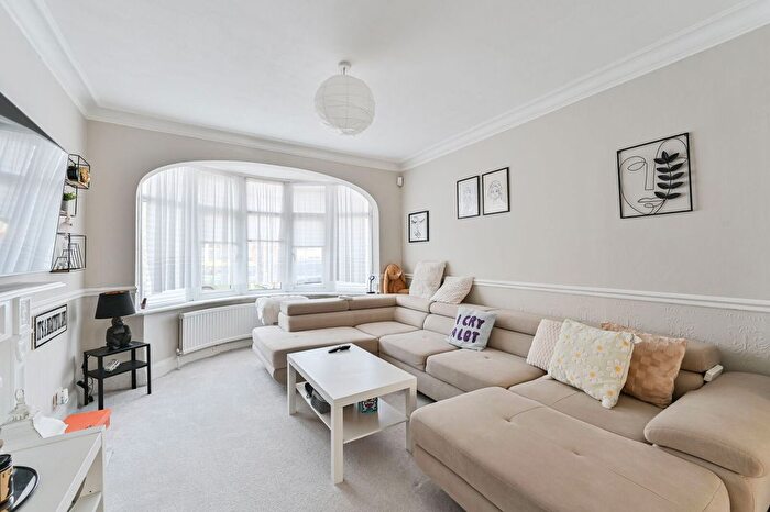 3 Bedroom Terraced House For Sale In Wydehurst Road, Croydon, CR0