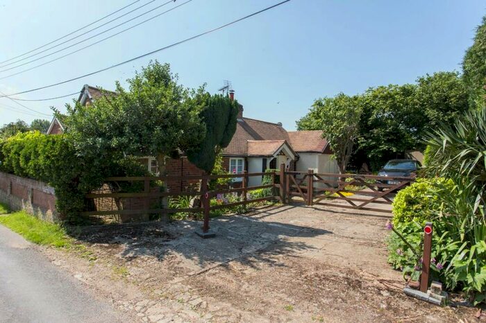 3 Bedroom Detached Bungalow For Sale In School Lane, Stourmouth, CT3