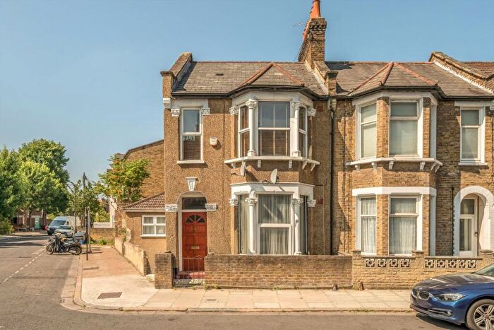 1 Bedroom Flat For Sale In Ethnard Road, Peckham, SE15