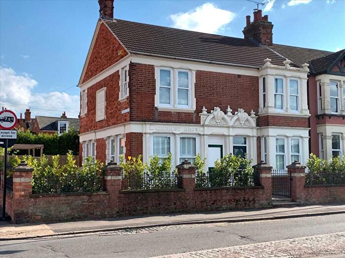 3 Bedroom End Of Terrace House For Sale In Stratford Road, Wolverton, Milton Keynes, MK12