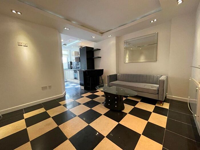 1 Bedroom Apartment To Rent In The Parade, Roath, Cardiff, CF24