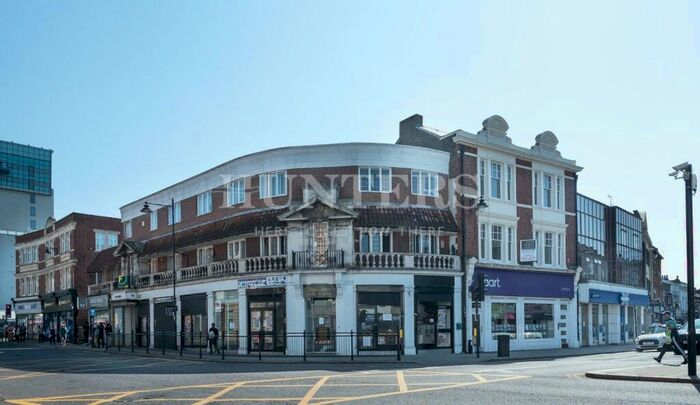 2 Bedroom Apartment To Rent In The Town, Enfield, EN2