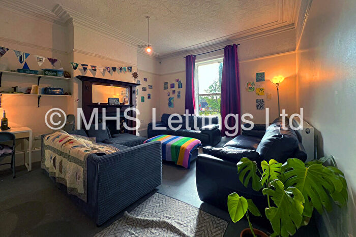 7 Bedroom End Of Terrace House To Rent In Headingley Lane, Leeds, LS6