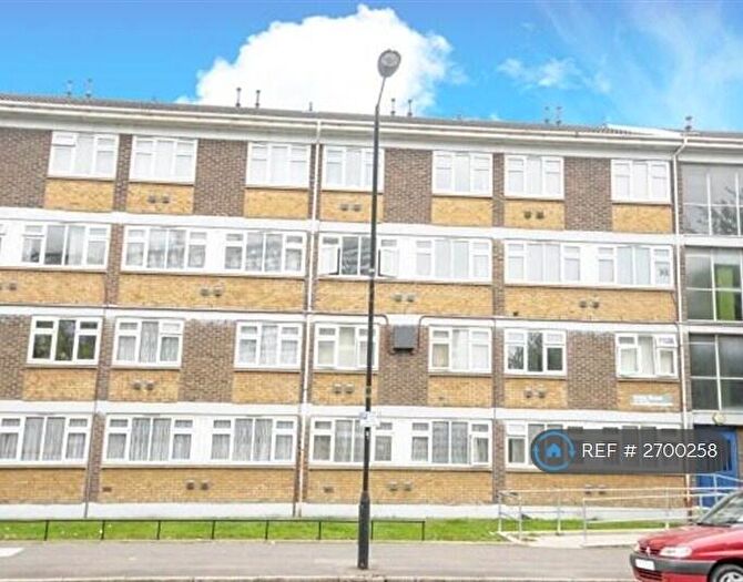 3 Bedroom Flat To Rent In Wick Road, London, E9