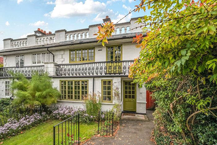 4 Bedroom Semi-Detached House For Sale In Kendrick Road, Reading, Berkshire, RG1