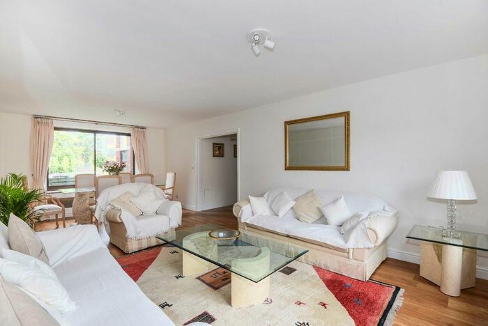 1 Bedroom Flat To Rent In Lorne Gardens, London, W11