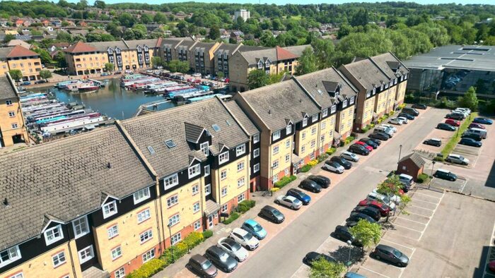 2 Bedroom Flat To Rent In Longman Court Stationers Place, Hemel Hempstead, Hertfordshire, HP3