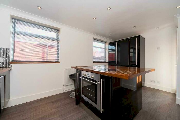 3 Bedroom Semi-Detached House To Rent In Eastgate, Hessle, HU13