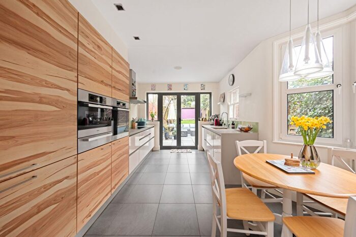 3 Bedroom Semi-Detached House For Sale In Charlton Lane, Greenwich, SE7