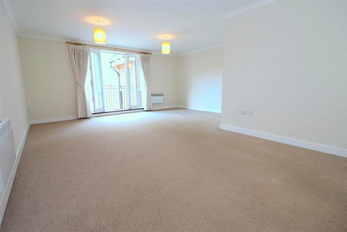 2 Bedroom Flat To Rent In Benedictine Place, London Road, St Albans, AL1