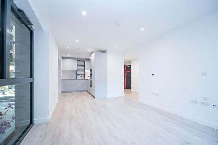 1 Bedroom Apartment To Rent In Damsel Grove, London, N4
