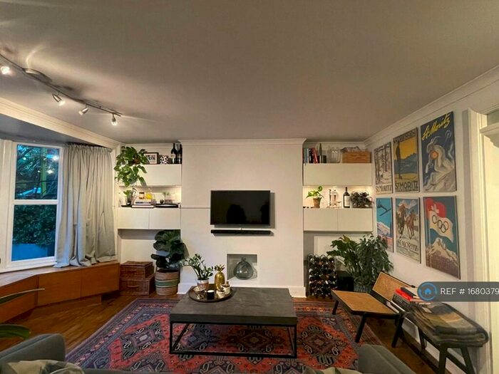 2 Bedroom Flat To Rent In Yonge Park, London, N4