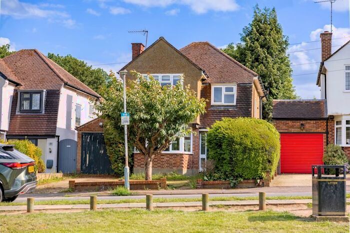 5 Bedroom Detached House To Rent In Court Drive, Uxbridge, UB10