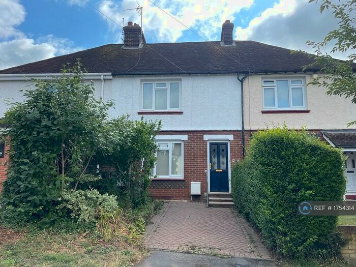 3 Bedroom Terraced House To Rent In Moncktons Avenue, Maidstone, ME14