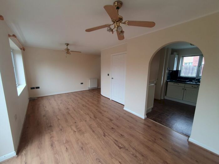 2 Bedroom Town House To Rent In Beech Lea, Thurnscoe, S63