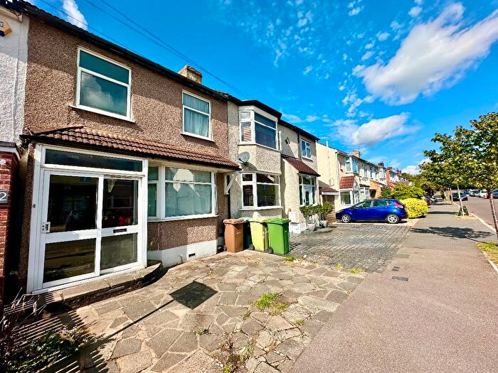 3 Bedroom Terraced House To Rent In Geoffrey Avenue, Romford, RM3