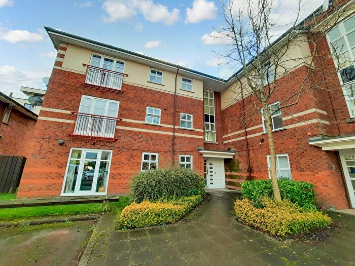 4 Bedroom Flat To Rent In Linen Court, Salford, M3