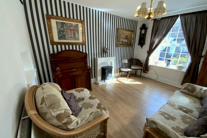 2 Bedroom Cottage For Sale In Furnace Lane, Sheffield, S13