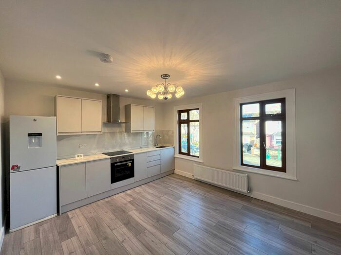 2 Bedroom Maisonette To Rent In High Street, London Colney, St Albans, AL2