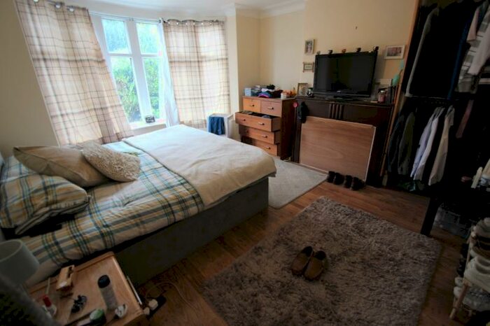 4 Bedroom Semi-Detached House To Rent In St Annes Road, Headingley, Leeds, LS6