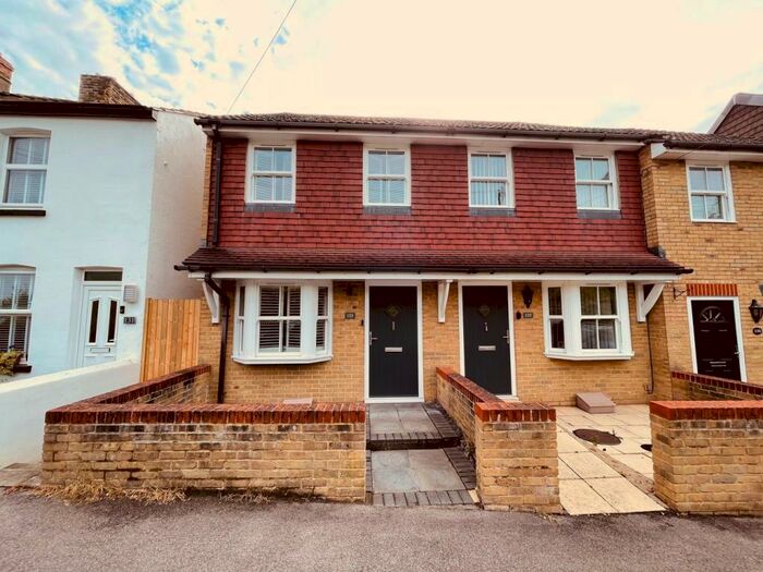 2 Bedroom End Of Terrace House To Rent In Kent Road, Halling, Rochester, ME2