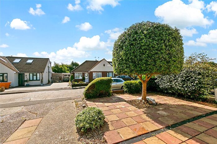 2 Bedroom Bungalow For Sale In Hollybank Close, Middlesex, TW12