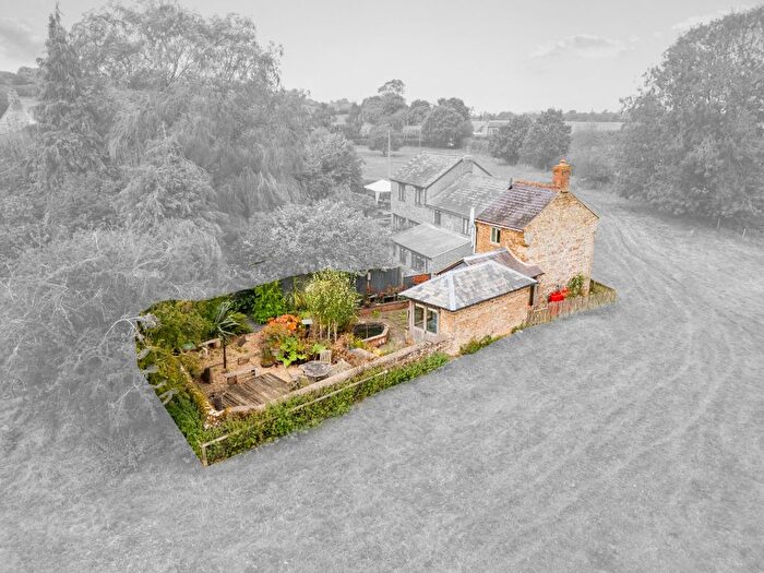 1 Bedroom Semi-Detached House For Sale In West Farndon, Northamptonshire, NN11