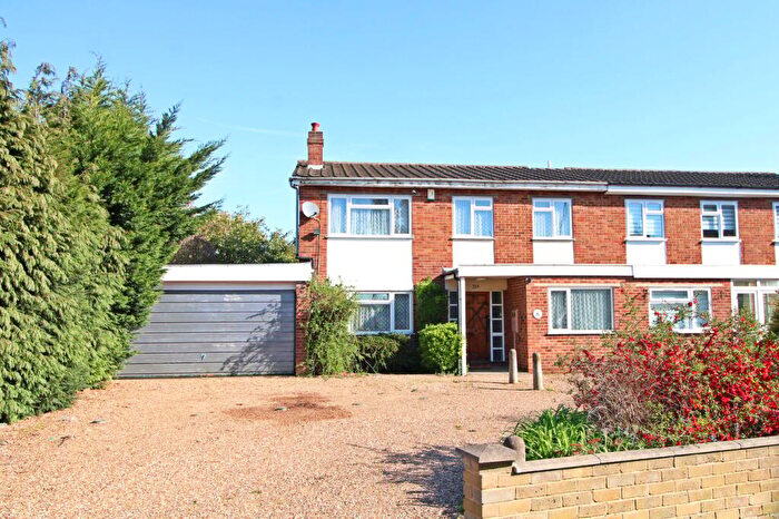 4 Bedroom Semi-Detached House For Sale In Hayes Lane, Beckenham, BR3