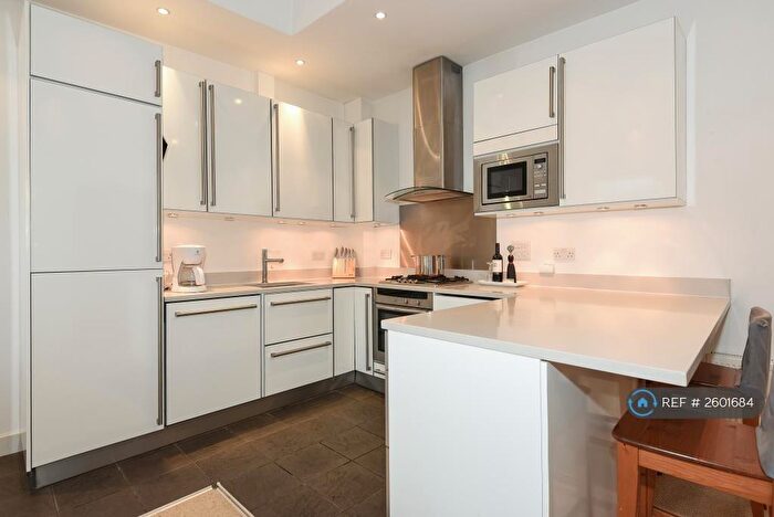 2 Bedroom Flat To Rent In Ferncroft Avenue, London, NW3