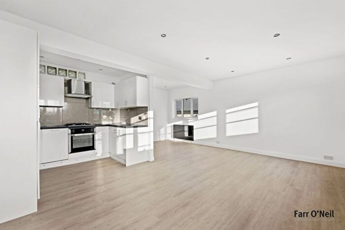 2 Bedroom Flat To Rent In Queens Road, Buckhurst Hill, IG9