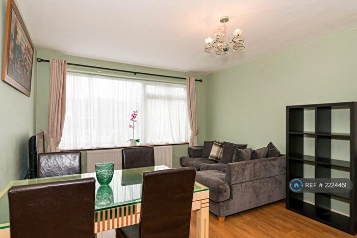 3 Bedroom Flat To Rent In Park Road High Barnet, High Barnet, Barnet, EN5