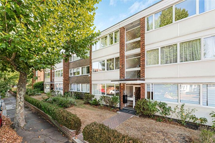 2 Bedroom Flat For Sale In Salisbury Avenue, London, N3