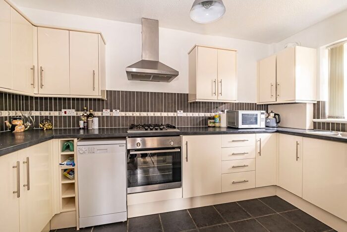 2 Bedroom Flat To Rent In Cromwell Road, Teddington, TW11