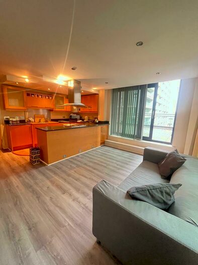 2 Bedroom Apartment To Rent In Millharbour, South Quays, Canary Wharf, London, E14