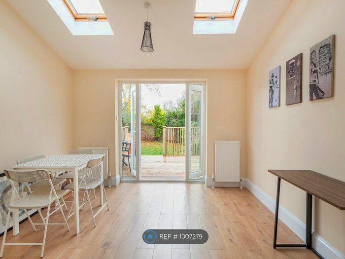 4 Bedroom Semi-Detached House To Rent In Monks Park Avenue, Bristol, BS7