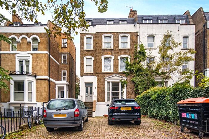 3 Bedroom Flat To Rent In Stamford Hill, Stoke Newington, London, N16