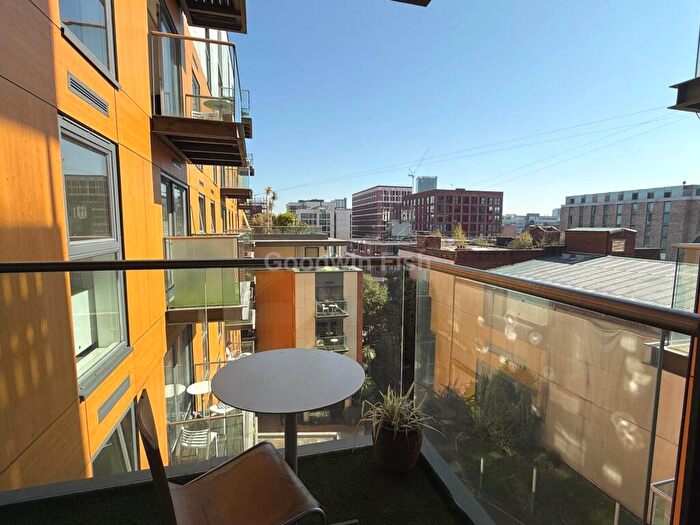 2 Bedroom Apartment To Rent In Skyline Central, Goulden Street, Manchester, M4
