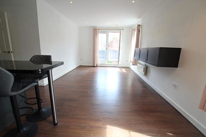 2 Bedroom Flat To Rent In Kaber Ct, Horsfall St, L8
