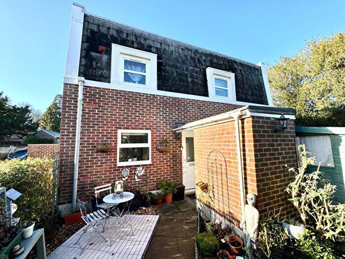 1 Bedroom Apartment For Sale In High Street, Hartley Wintney, RG27