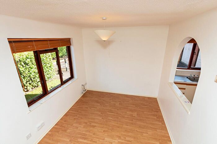 1 Bedroom Maisonette To Rent In Dorchester Court, Oriental Road, GU22