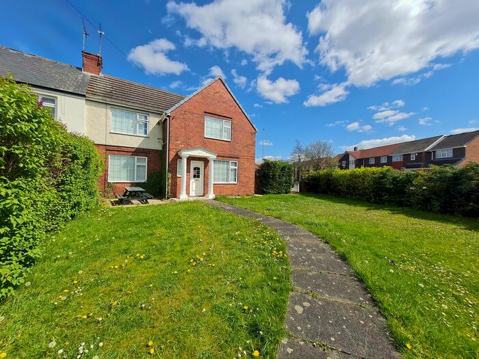 3 Bedroom Semi-Detached House To Rent In Elizabeth Drive, Castleford, WF10