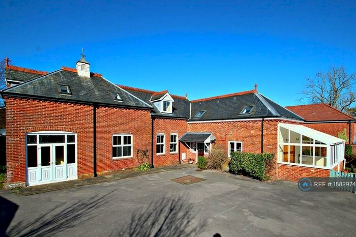 4 Bedroom Detached House To Rent In Oaklands Avenue, Rowland's Castle, PO9